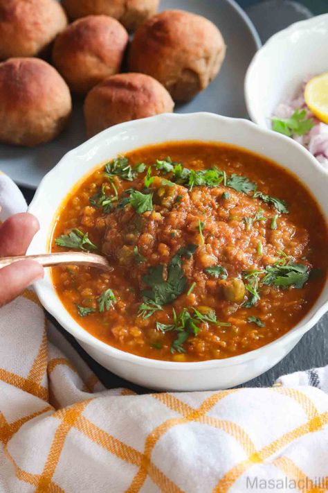 Instant Pot Pav Bhaji Recipe - A medley of mixed vegetables and spices, this popular Mumbai Street Food recipe comes together under 30 minutes using the instant pot. Serve with Pav Buns or Dinner Rolls, chopped onions and a lime wedge. Pav Bhaji Recipe, Street Food Recipe, Mumbai Street, Pav Bhaji Masala, Mumbai Street Food, Bhaji Recipe, Pav Bhaji, Indian Food Recipes Vegetarian, Lime Wedge