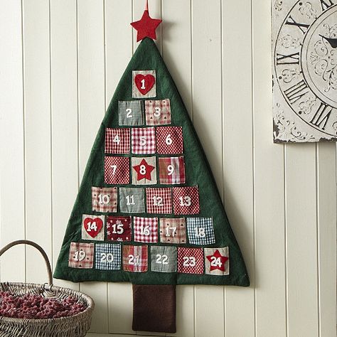 Shabby Chic Christmas Decorations, Country Accessories, Advent Calendar Pattern, Felt Advent Calendar, Homemade Advent Calendars, Christmas Tree Advent Calendar, Fabric Advent Calendar, Chic Christmas Decor, Christmas Advent Calendar Diy