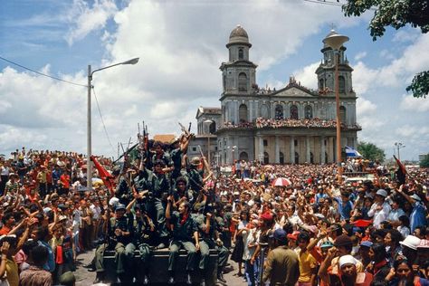 Susan Meiselas, Central Plaza, National Heroes, America Latina, Photographer Portfolio, Central American, Magnum Photos, Human History, Latin American