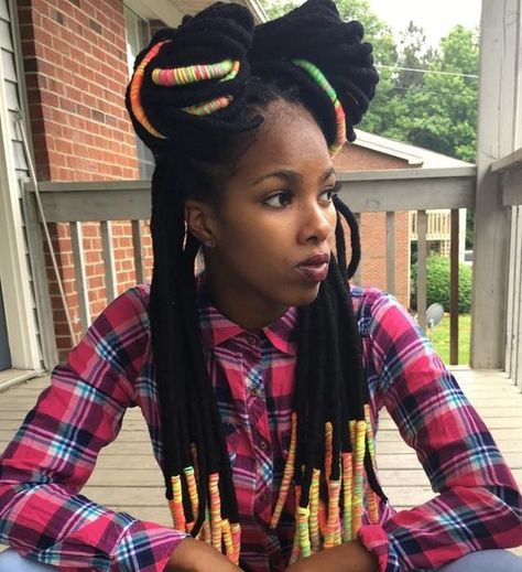 45 Latest Brazilian Wool Hairstyles for African Ladies Yarn In Hair, Yarn Hairstyles, Yarn Braids Styles, Style Dreads, Brazilian Wool Hairstyles, Yarn Locs, Yarn Dreads, Split Bangs, Hairstyles Fringe