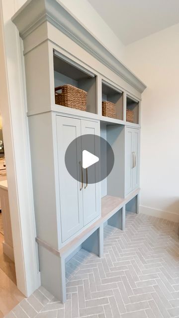 Mudroom Cabinets, Ballet Bag, Mudroom Decor, Drop Zone, Mudroom Bench, Mudroom Design, Room Goals, Laundry Room, Home Organization