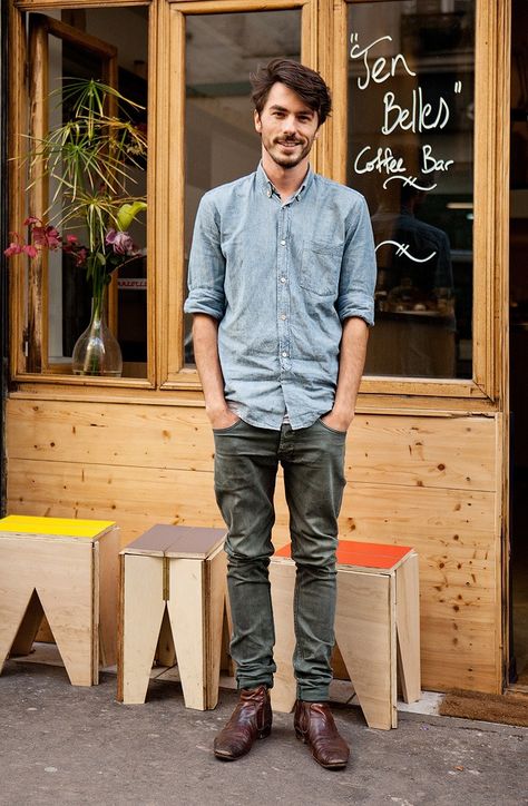 Portrait of Thomas Lehoux, barista of Ten Belles, Paris. Monocle magazine, issue 59 Barista Outfit Aesthetic, Barista Aesthetic, Barista Outfit, Rain Costume, Barista Outfits, Outfit Herren, Hipster Aesthetic, Monocle Magazine, Barista Fashion