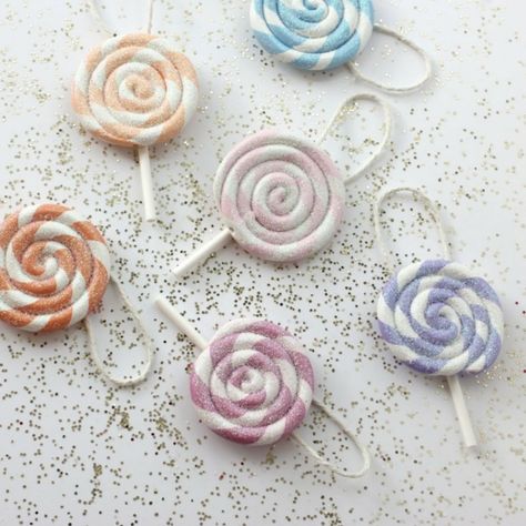 Fa La Lollipop Ornament Candy Decorations Diy, Message Center, Knitting And Crochet Patterns, Candy Decorations, Diy Ornaments, Crochet Ornaments, Dessert Lover, Knitting And Crochet, Macrame Tutorial