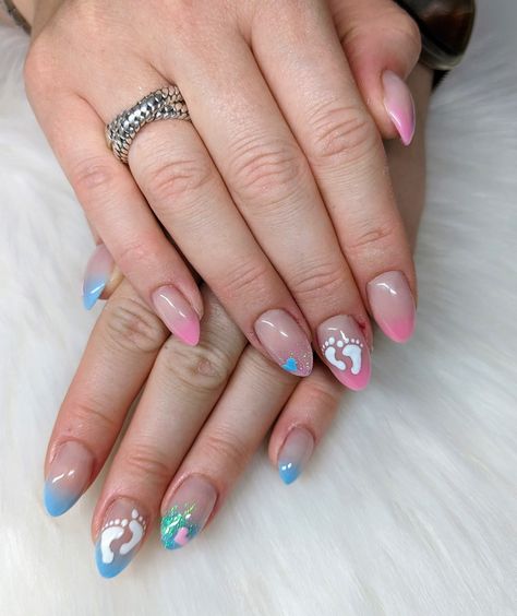 Pink and blue nails Baby Shower Nail Art Designs, Baby Shower Nails Ideas, Baby Nails Design Pregnancy, Gender Reveal Nails Ideas Simple, Pink And Blue Nails Gender Reveal, Baby Gender Reveal Nails, Baby Shower Nail Art, Gender Reveal Nails Ideas, Maternity Nails