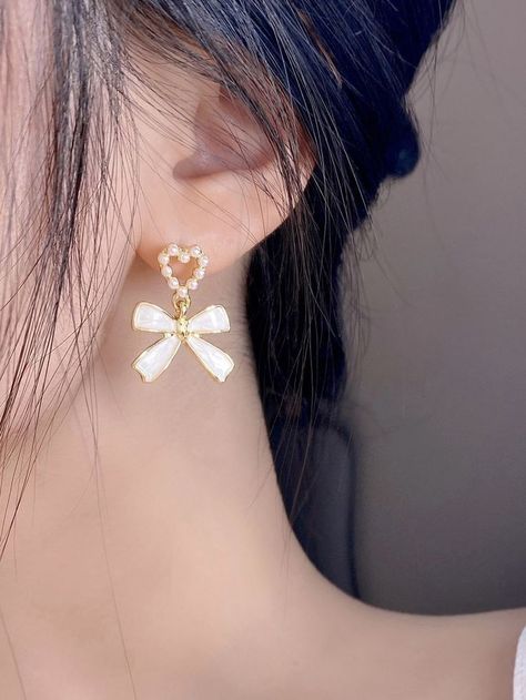 Cute White Earrings, Anting Korean Style, Jewlery Earrings, Pretty Jewelry Necklaces, Earrings Ideas, Heart Decor, Korean Jewelry, White Pearl Earring, Earring Designs