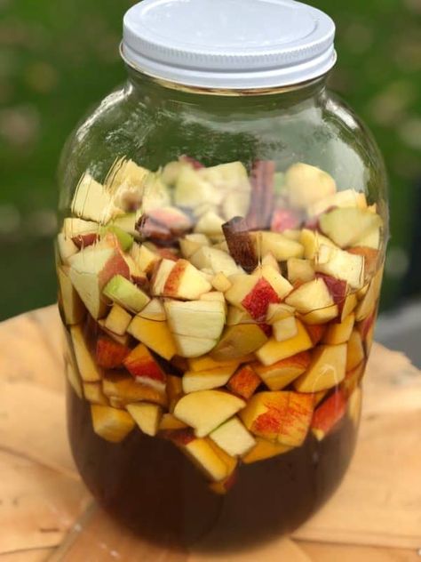 Canning Apples, Apple Whiskey, Cordial Recipe, Homemade Alcohol, Whiskey Recipes, Apple Cider Recipe, Homemade Liquor, Liquor Recipes, Homemade Beauty Recipes