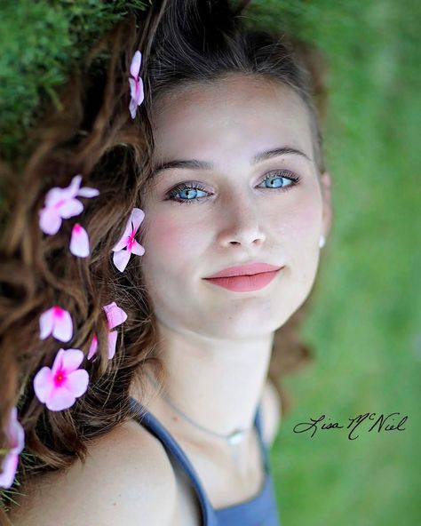 Spring Senior Picture Ideas, Spring Senior Pictures, Senior Things, Creative Senior Pictures, Moms Photography, Fall Decor Dollar Tree, Graduation Pics, Dallas Photographers, Band Kid