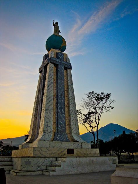 Monumento al Divino Salvador del Mundo El Salvador Culture, Interesting Buildings, Statue Of Liberty, Monument, Statue, Architecture, Building, Travel