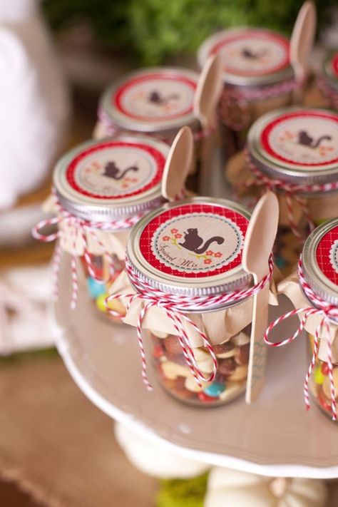 "Squirrel Mix" - nature birthday party favor Trail Mix Party Favors, Squirrel Party, Natural Birthday Party, Woodland Fairy Party, Baby Shower Gifts For Guests, Woodland Whimsy, Birthday Sleepover, Owl Birthday Parties, Nature Party