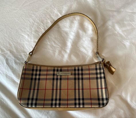 Burberry Purse Outfit, Burberry Bag Outfit, Burberry Handbags Aesthetic, 90s Purses Vintage, Vintage Y2k Bag, 2000s Accessories Handbags, Vintage Burberry Bag Lyst, Amazon Bag, Burberry Purse