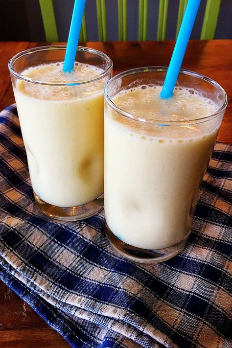 This fruity and delicious peach smoothie recipe features frozen peaches, pineapple, banana and vanilla yogurt with no extra added sugar. Scrambled Eggs With Cream Cheese, Scrambled Eggs With Cream, Eggs With Cream Cheese, Banana Nutella Crepes, Strawberry Peach Smoothie, Peach Banana Smoothie, Sour Cream Uses, Peach Smoothie Recipes, Smoothie Base