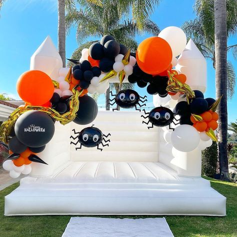 Installation & Backdrop Design on Instagram: “🕷🕸 IT’S HALLOWEEN 🕸🕷 Happy Halloween day everyone! I was invited to decorate an epic Halloween/Birthday party and I just can’t love it…” Wedding Bouncy Castle, Castle Bounce House, Happy Halloween Day, Halloween Birthday Party, Bouncy House, Halloween Day, Bouncy Castle, Birthday Halloween Party, Backdrop Design