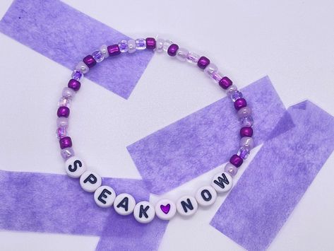 Taylor Swift Friendship Bracelet Purple, Taylor Swift Lover Era Bracelets, Swifties Friendship Bracelet, Making Taylor Swift Bracelets, Eras Tour Lover Bracelet, Bracelets Taylor Swift Concert, Taylor Swift Speak Now Friendship Bracelet, Speak Now Eras Tour Bracelet, Friendship Bracelet Patterns Taylor Swift