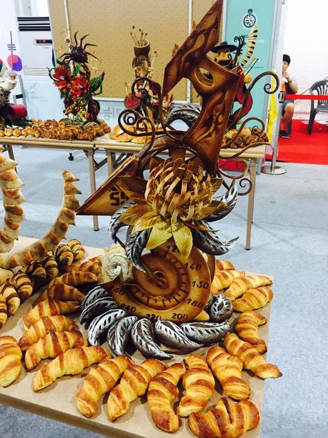 Bread Showpiece, Bread Decoration, Chocolate Display, Chocolate Showpiece, Bread Display, Patisserie Design, Plate Presentation, Food Sculpture, Bread Art