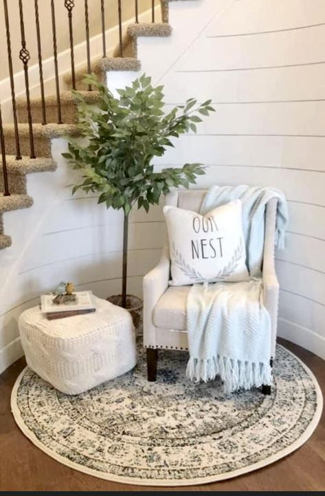 Entryway Ideas With Chair And Table, Rug On Staircase, Entrance Chair Ideas, Round Stairs Decor, Round Rug Reading Corner, Corner Foyer Ideas, Circular Entryway Foyers, Stairway Corner Decorating, Stair Corner Decorating Ideas