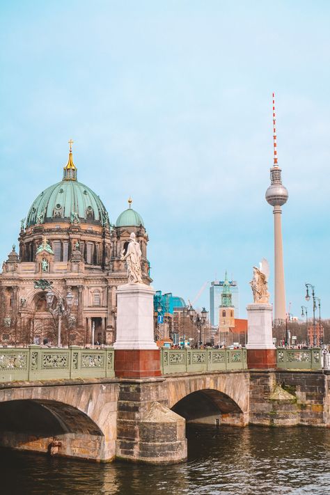 Top Things to Do in Berlin-Mitte (From a Local!) | Tall Girl Big World 2025 Manifestation, Humboldt Forum, Travel Berlin, Mitte Berlin, Ateez Concert, Checkpoint Charlie, Museum Island, Berlin Photos, Europe 2024