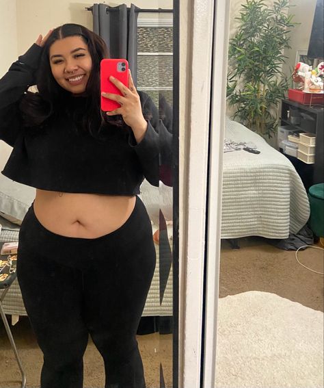 Body Mirror Pics Plus Size, Comfy Outfits Curvy, Selfie Ideas Plus Size, Insta Photo Ideas Plus Size, Thick Baddie Mirror Selfie, Big Girl Aesthetic, Comfy Summer Outfits Plus Size, Plus Size Aesthetic Outfits, Plus Size Baddie Outfits