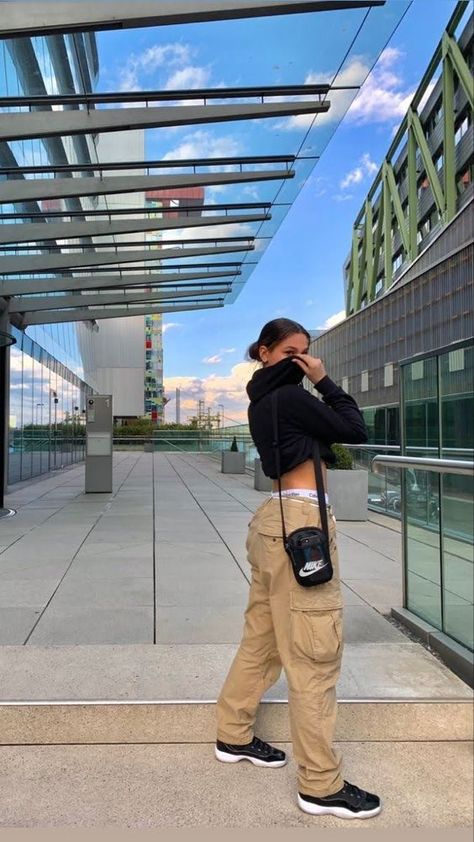 Rate This Cargo pants outfit From ⭐1~10. SAVE & FOLLOW i will update everyweek. Ways To Style Cargo Pants, Style Cargo Pants, Cargo Pants Outfit, Tomboy Style Outfits, Style Cargo, Chill Outfits, Causual Outfits, Streetwear Fashion Women, Swaggy Outfits