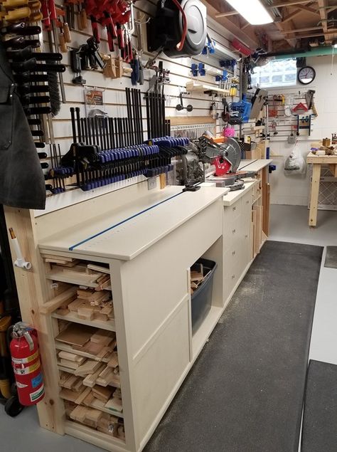 Shop Hacks, Garage Workshop Layout, Garage Workbench Plans, Garage Workshop Organization, Workshop Layout, Workbench Plans Diy, End Tables Diy, Woodworking Shop Plans, Woodworking Shop Layout