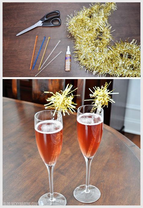 Diy Drink Stirrers, Diy Tinsel, New Years Eve Drinks, Diy Natal, Ringing In The New Year, Diy Drinks, Tinsel Garland, New Year's Eve Celebrations, Festive Drinks