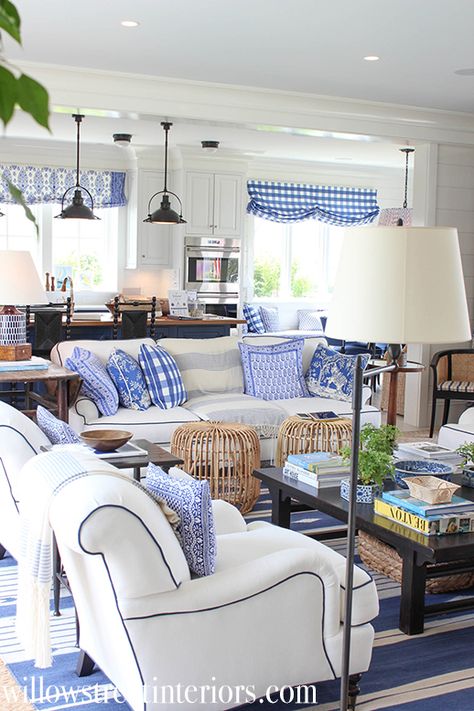 Tour the 2017 Coastal Living Idea House! Living Blanco, Cottage Style Interiors, Coastal Style Decorating, Sala Grande, Interior Design Advice, Cottage Style Homes, Coastal Living Rooms, Beach Cottage Decor, Beach House Interior