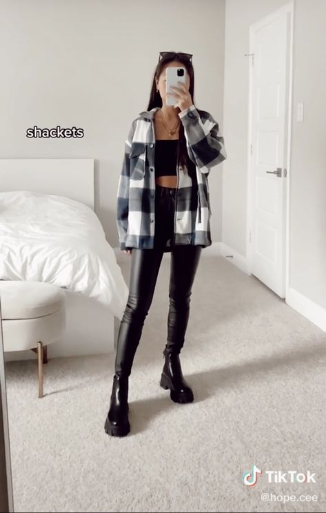 Fall Jackets Outfit, Outfits Leggins, Ny Outfits, Leather Leggings Outfit, Paris Outfits, Chill Outfits, Causual Outfits, Teenage Fashion Outfits, Mom Outfits