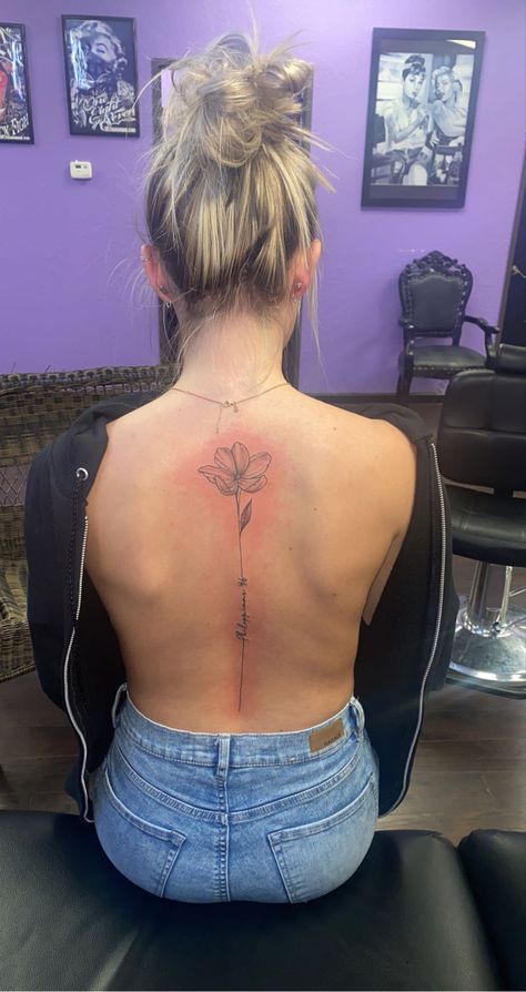 Tattoo Ideas Unique, Flower Spine Tattoos, Spine Tattoo Ideas, Tato Minimal, Beauty Tattoo, Small Pretty Tattoos, Petite Tattoos, Tattoo Cover Up, Spine Tattoos For Women