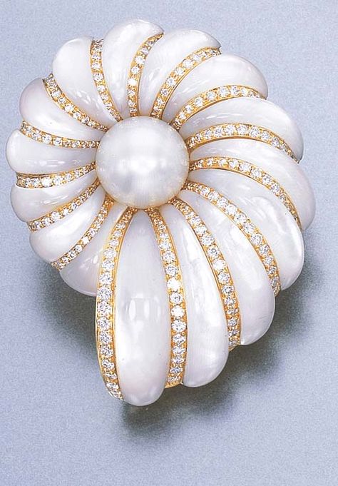 A CULTURED PEARL, DIAMOND AND MOTHER-OF-PEARL BROOCH, BY FARAONE | Christie's Art Coquillage, Pearl Brooch, Fabulous Jewelry, Pearl Diamond, Bling Jewelry, Tahiti, Vintage Brooches, Pearl Jewelry, Jewelry Art