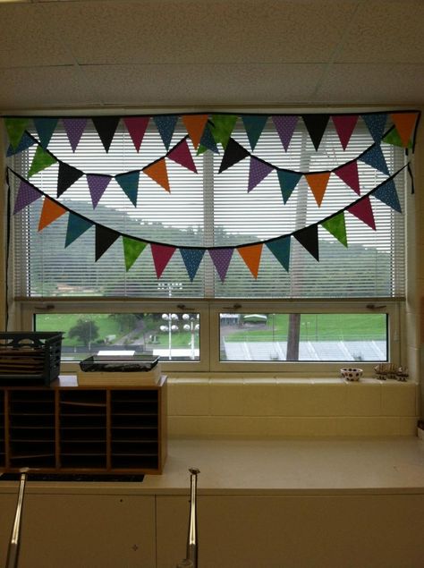 Polka Dot Lesson Plans: No Sew Classroom Pennant Banner {Monday Made It} Classroom Window Decorations, Classroom Curtains, Polka Dot Classroom, Classroom Window, Organized Classroom, Classroom Decor High School, Diy Classroom Decorations, Classroom Makeover, An Apple A Day