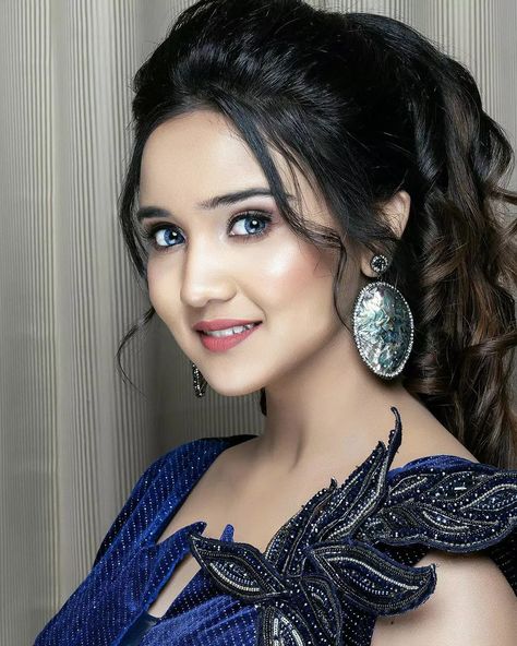 ashi singh blue eyes and blue dress Bio For Girls, Facebook Bio, Ashi Singh, Life Story, Girls Dpz, Tech News, Stylish Girl, Blue Dress, Blue Eyes