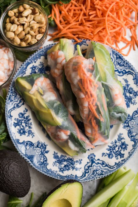 Spring Rolls Recipe Shrimp, Avocado Shrimp, Shrimp Spring Rolls, Chicken Spring Rolls, Fresh Spring Rolls, Shrimp Rolls, Spring Roll Recipe, Shrimp Avocado, Italian Appetizers