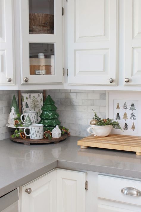 Simple kitchen Christmas decor ideas that you can do in your own home. #christmaskitchen #kitchendecor #christmaskitchendecor #christmasdecor #christmashometour Christmas Decorations Apartment, Cozy Christmas Decor, Kitchen Christmas, Christmas Apartment, Christmas Decor Inspiration, Christmas Themes Decorations, Kitchen Counter Decor, Christmas Kitchen Decor, Counter Decor