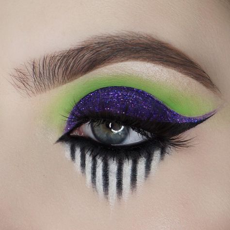 Sandworm Beetlejuice Makeup, Beetle Juice Eye Makeup, Beetlejuice Makeup Female Glam, Beetle Juice Inspired Makeup, Cute Beetlejuice Makeup, Beatle Juice Make Up, Glam Beetlejuice Makeup, Easy Beetlejuice Makeup, Beetlejuice Eye Makeup