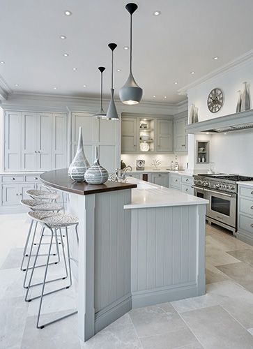 Grey Family Kitchen – Tom Howley Tom Howley Kitchens, Shaker Kitchen Design, Cocina Diy, Kitchen Island Design, Family Kitchen, Kitchen Diner, Large Kitchen, White Cabinets, Küchen Design