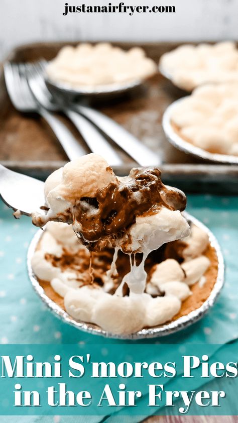 These Mini S'mores Pies are made in the Air Fryer and take just minutes to make! This is an easy recipe that's perfect for a night when you need a quick dessert, and there's no messy cleanup! Air Fryer Smores Recipes, Air Fryer Smores Dip, Mini Smores Pie, Smores Air Fryer, S’mores Mini Pies, S’mores In The Air Fryer, S’more Air Fryer, S'more Air Fryer, Mini S’more Pies