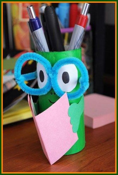 25 Back to School Craft Ideas - Bookworm Pencil Holder Back To School Craft Ideas, School Craft Ideas, Back To School Crafts For Kids, Back To School Art, Cadeau Parents, Back To School Crafts, School Craft, Toilet Paper Roll Crafts, Paper Roll Crafts