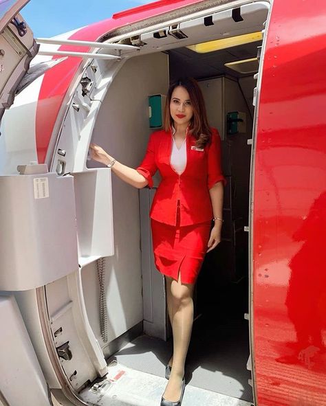 PRAMUGARINDONESIA™ 🔵 on Instagram: “@zureenkamarudin Hello welcome onboard ♥️ --- Tag DM or hastag #pramugarindonesia --- Click ••• to Turn On Post…” Air Asia Flight Attendant, Air Asia Cabin Crew, Air Asia Flight, Flight Girls, Airline Uniforms, Flight Attendant Fashion, Flight Attendant Uniform, Air Asia, Flight Attendant Life