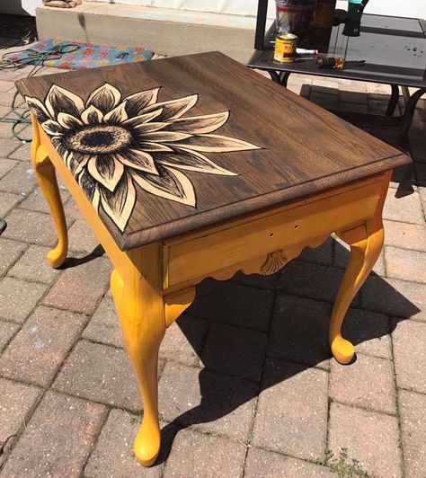 Old Tables, Furnitur Ruang Keluarga, Diy Furniture Bedroom, Diy Furniture Easy, Creative Furniture, Repurposed Furniture Diy, Belem, Diy Furniture Table, Refurbished Furniture