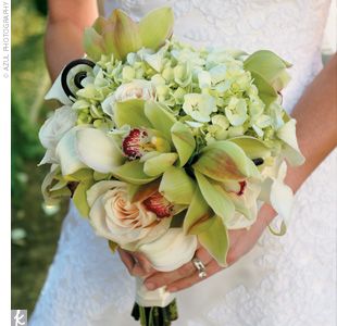 Hydrangea Green, Green Bridal Bouquet, Orchid Bouquet Wedding, Green Wedding Bouquet, Nice Flowers, Mini Calla Lilies, Cymbidium Orchid, Calla Lily Bouquet, Orchid Bouquet