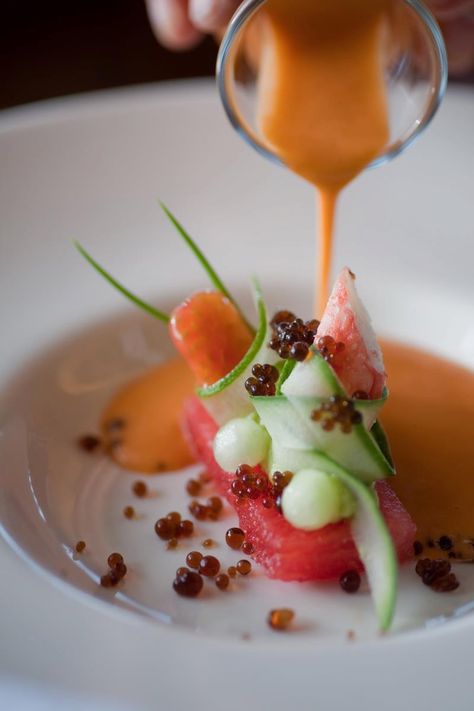 Cold Gazpacho with watermelon, crab and vinegar pearls. #plating #presentation Salad Presentation Ideas, Irish Beer Cheese Soup, Beer Cheese Soup Recipes, Salad Presentation, Plating Presentation, Cheese Soup Recipes, Watermelon Gazpacho, Fine Dining Recipes, Presentation Ideas