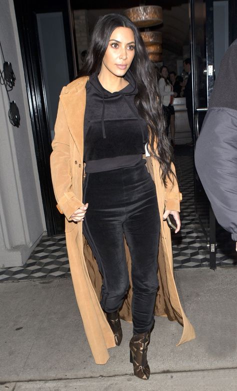 Black Velour Pants Outfit, Velour Pants Outfit, Black Velour Tracksuit, Champion Clothing, Velvet Tracksuit, Kim Kardashian Outfits, Style Transformation, Tracksuit Outfit, Kardashian Outfit