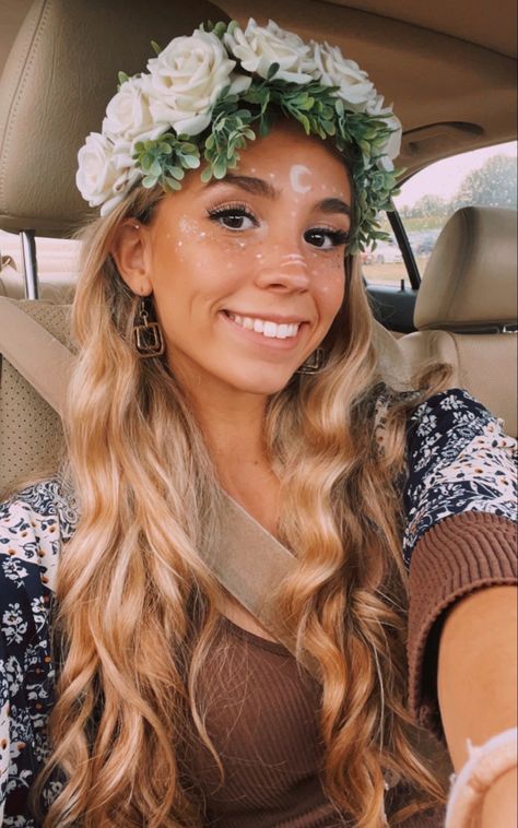 Renaissance Festival Fairy Hippie Makeup Outfit grwm aesthetic hipster witch renfest mushroom spiritual faye whute eyeliner flowercrown inspiration boho art Mushroom Spiritual, Festival Flower Crown, Grwm Aesthetic, Hippie Makeup, Festival Fairy, 60s Hippie, Cosplay Inspo, Fairy Festival, Makeup Outfit