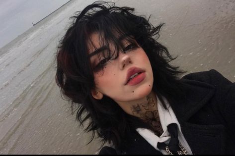 Alternative Haircuts, Pelo Ulzzang, Short Grunge Hair, Aesthetic People, Fluffy Hair, No Facebook, Hair Reference, Short Hair Haircuts, Cut My Hair