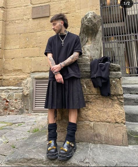 Curly Chignon Trans Masculine Fashion, Guy In Dress Aesthetic, Feminine Outfits For Guys, Vintage Queer Fashion, Men’s Skirt Fashion, Queer Alternative Fashion, Black Cat Aesthetic Outfit Men, Unconventional Mens Fashion, Adrogonus Outfits Men