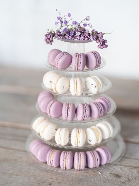 Purple Dessert Table Ideas, Wedding Decor Lilac, Lilac Dessert Table, Macarons Aesthetic, Lilac Sweets Table, Wedding Motif Color Lavander, Lilac Place Setting Wedding, Purple Baby Shower Theme, Lavender Dessert