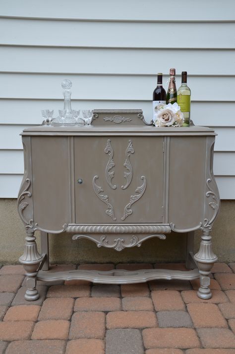 Annie Sloan Coco chalk paint dry brushed with Paris Gray. Annie Sloan Coco Furniture, Annie Sloan Coco, Coco Chalk Paint, Annie Sloan Furniture, Annie Sloan Chalk Paint Colors, Grey Chalk Paint, Annie Sloan Paint Colors, Redoing Furniture, Annie Sloan Colors