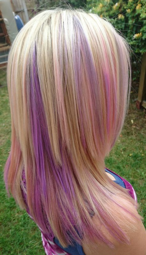 Purple Hair Highlights Blonde, Pink Purple Highlights, Light Pink Highlights, Blonde Hair With Red Tips, Red Hair Tips, Inspiring Hairstyles, Red Tips, Mint Hair, Purple Highlights