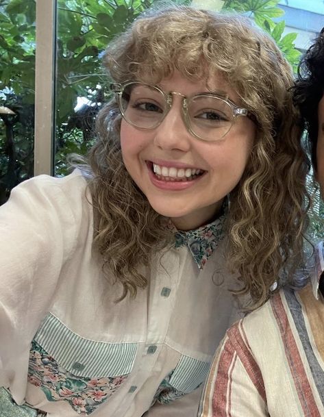 Misty Quigley Icon, Stranger Things Face Claims, Misty Yellow Jackets, Yellowjackets Bts, Misty Quigley, Samantha Hanratty, Sybill Trelawney, Yellowjackets Cast, Sammi Hanratty