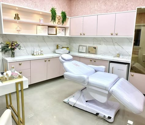 Massage Room Design, Massage Room Decor, Small Office Design Interior, Dreams Spa, Esthetician Room Decor, Dental Office Design Interiors, Esthetics Room, Spa Room Decor, Small Office Design