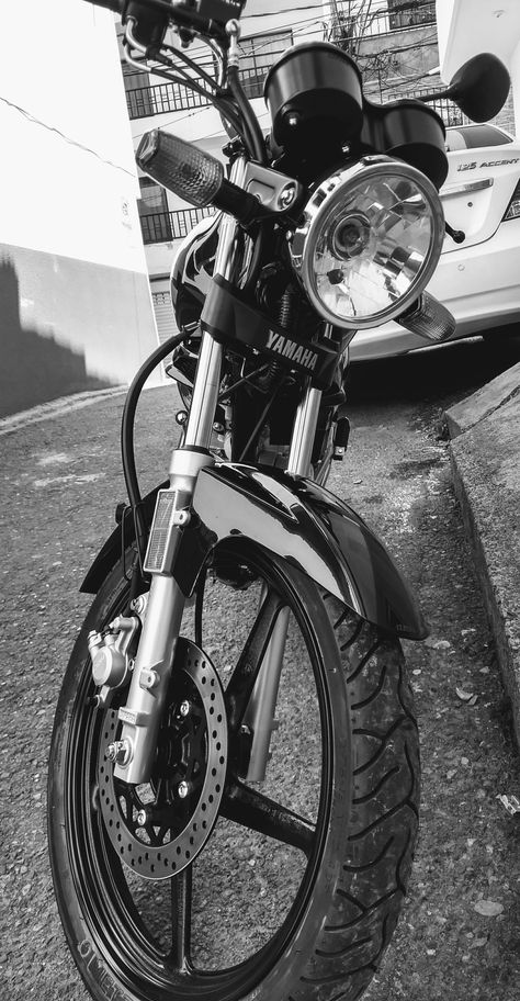 Yamaha ybr Libero. Yamaha 125, Motos Yamaha, City Life Photography, Motocross Bikes, Smart Car, Life Photography, City Life, Motocross, Volvo